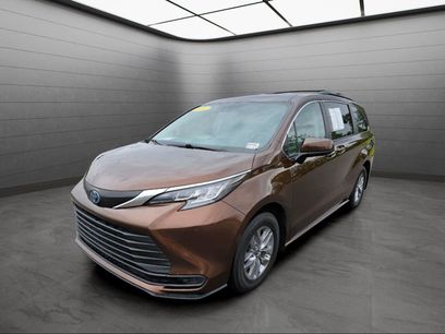 Used 2022 Toyota Sienna LE