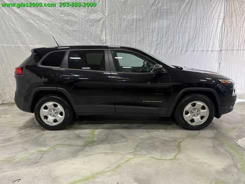 Used 2017 Jeep Cherokee Sport w/ Safety Group AWD/4WD image 14