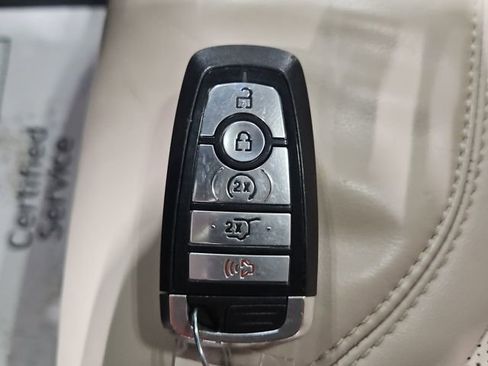 Used 2020 Ford Explorer Platinum w/ Premium Technology Package image 27