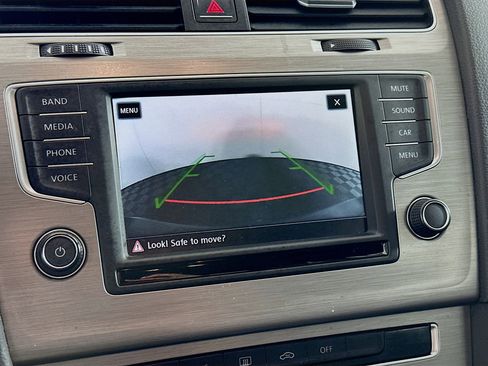 Used 2017 Volkswagen Golf S image 21