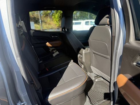 Used 2023 GMC Canyon AT4 w/ AT4 Premium Package image 17