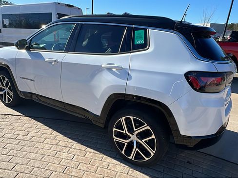 Used 2024 Jeep Compass Limited w/ Elite Group image 11