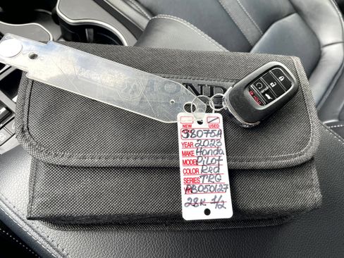 Certified 2023 Honda Pilot Touring image 23