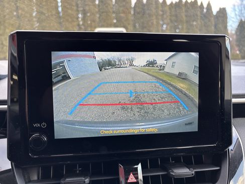 Used 2025 Toyota Corolla LE image 27