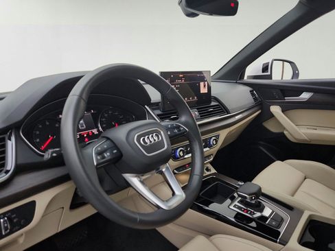 Used 2023 Audi Q5 2.0T Premium w/ Convenience Package AWD/4WD image 16