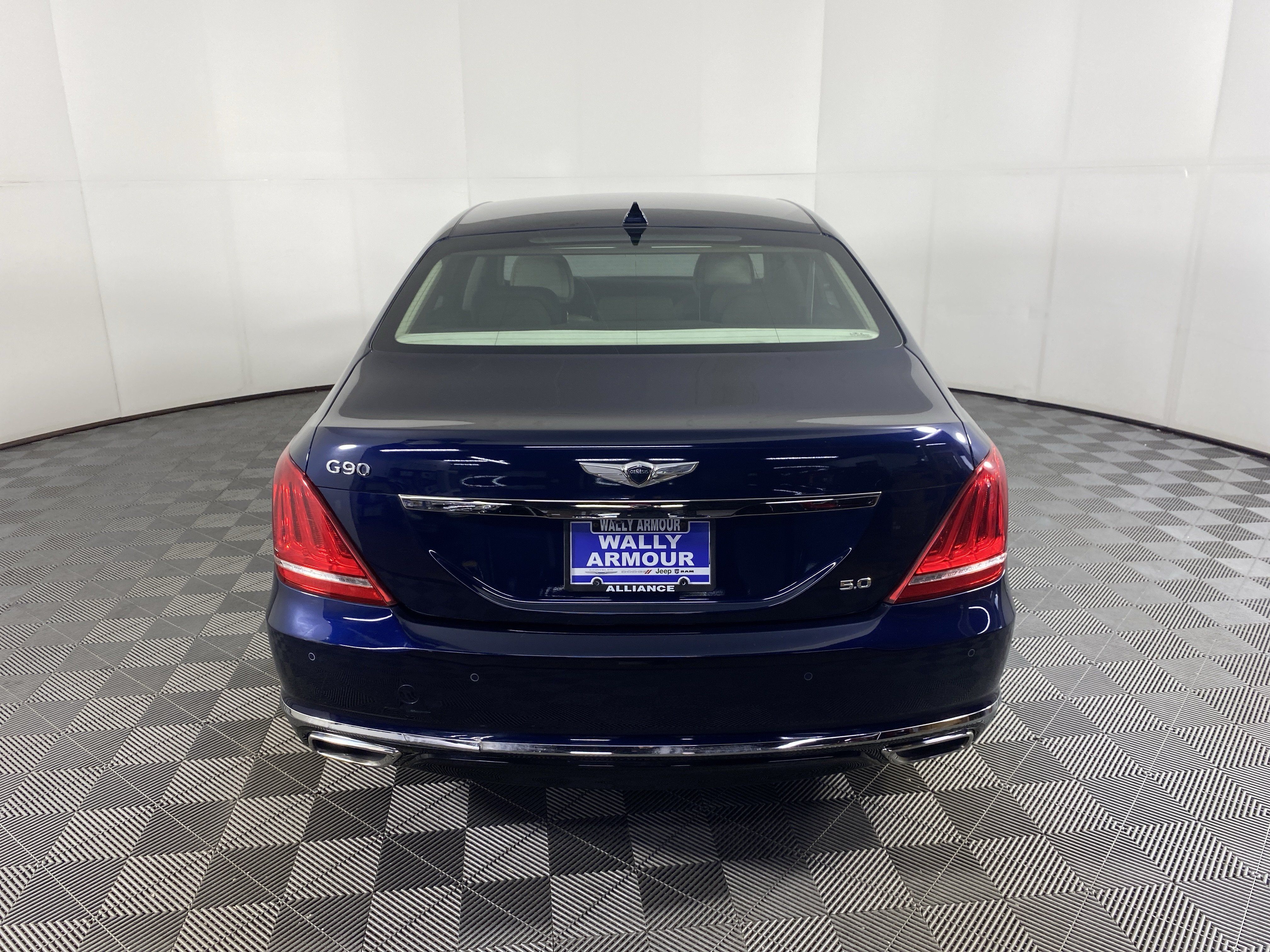 Used 2018 Genesis G90 5.0 Ultimate RWD image 10