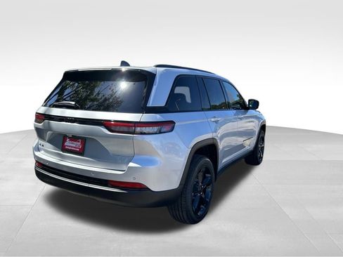 New 2025 Jeep Grand Cherokee Altitude image 7