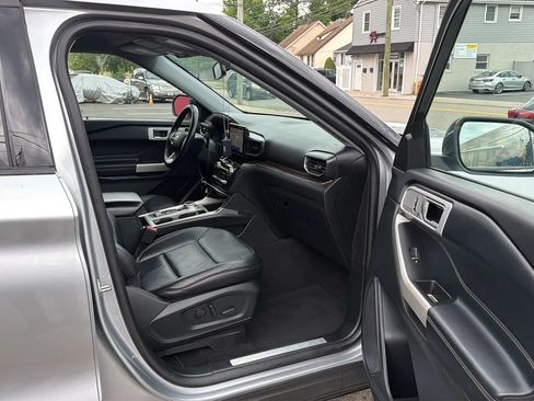 Used 2021 Ford Explorer Limited w/ Equipment Group 301A AWD/4WD image 25