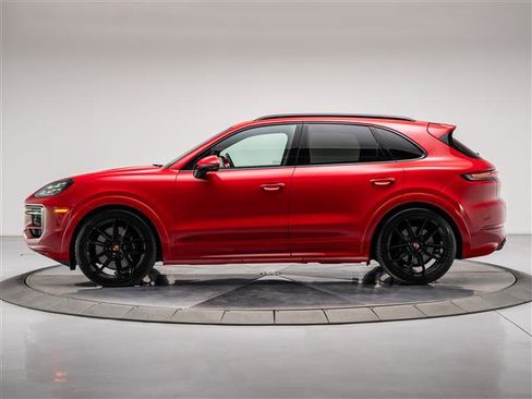Used 2025 Porsche Cayenne GTS AWD/4WD image 2