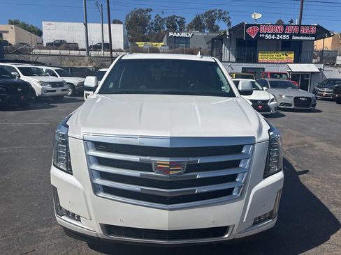 Used 2018 Cadillac Escalade 2WD image 3