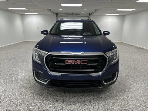 Used 2022 GMC Terrain SLE w/ Driver Convenience Package AWD/4WD image 3