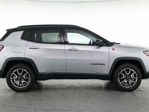 Used 2025 Jeep Compass Trailhawk image 11