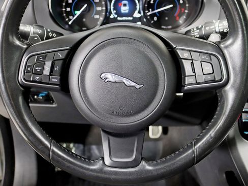 Used 2019 Jaguar F-PACE Premium image 16