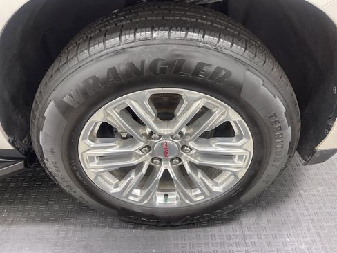Used 2022 GMC Yukon XL SLE w/ Gmc Pro Safety Plus Package AWD/4WD image 28