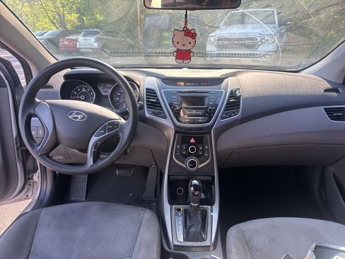 Used 2016 Hyundai Elantra SE image 8