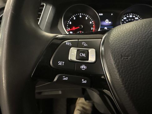 Used 2020 Volkswagen Tiguan SE image 60