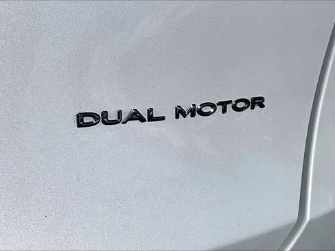 Used 2023 Tesla Model Y AWD image 9
