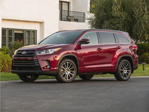 Used 2018 Toyota Highlander XLE AWD/4WD image 1