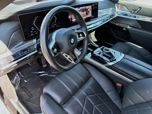 Used 2025 BMW 760i xDrive w/ Executive Package AWD/4WD image 25