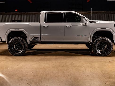 Used 2025 GMC Sierra 2500 AT4 w/ AT4 Premium Plus Package image 11
