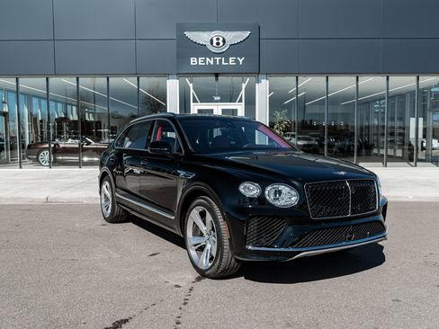 Certified 2024 Bentley Bentayga Extended Wheelbase AWD/4WD image 17