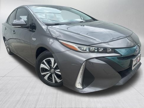 Used 2017 Toyota Prius Prime Premium image 3