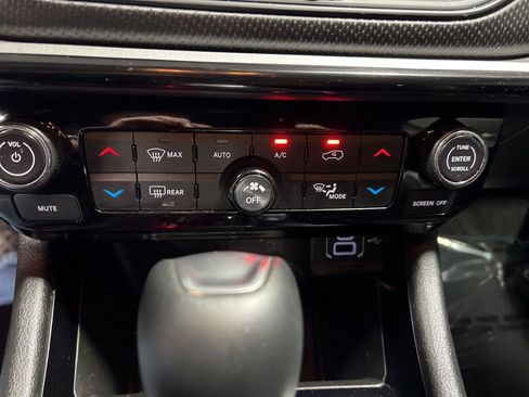 Used 2025 Jeep Compass Trailhawk image 29