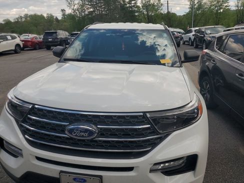 Used 2024 Ford Explorer XLT w/ Equipment Group 202A RWD image 2