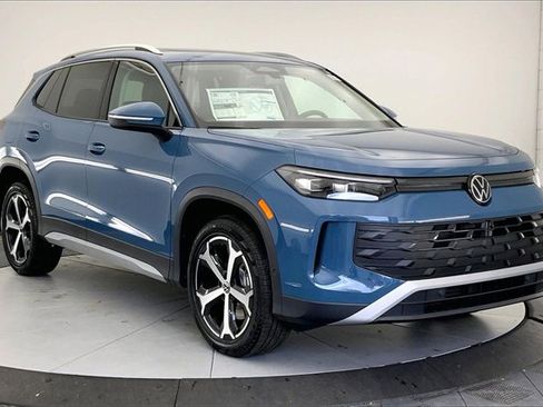 New 2026 Volkswagen Tiguan SE image 1