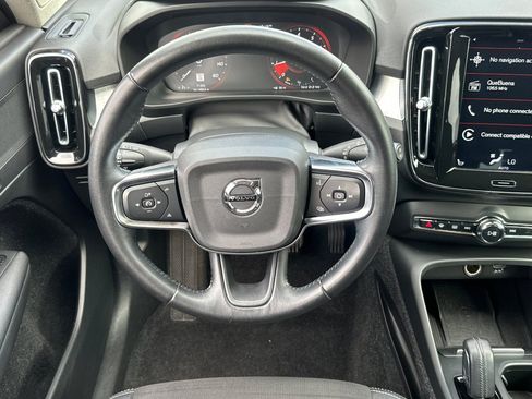Used 2020 Volvo XC40 T5 Momentum image 13