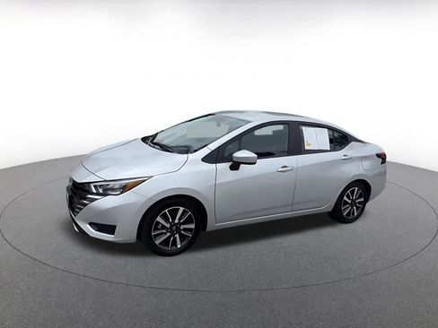 Used 2025 Nissan Versa SV FWD image 8