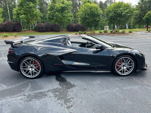 Used 2024 Chevrolet Corvette Z06 w/ Z07 Performance Package RWD image 31