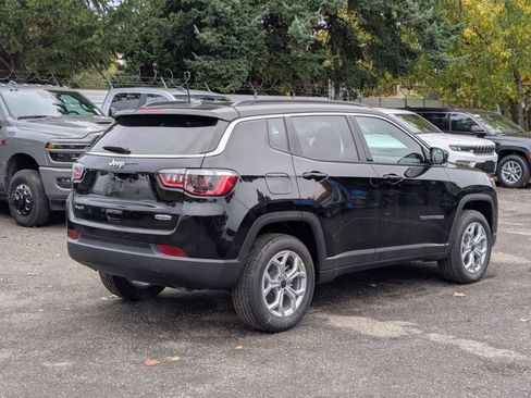 Used 2026 Jeep Compass Latitude AWD/4WD image 7