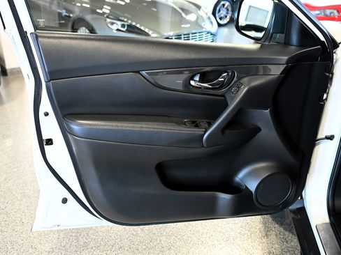 Used 2017 Nissan Rogue S FWD image 29