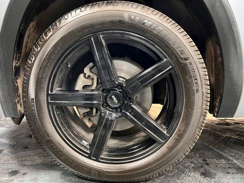 Used 2020 Volkswagen Atlas Cross Sport SEL R-Line image 33