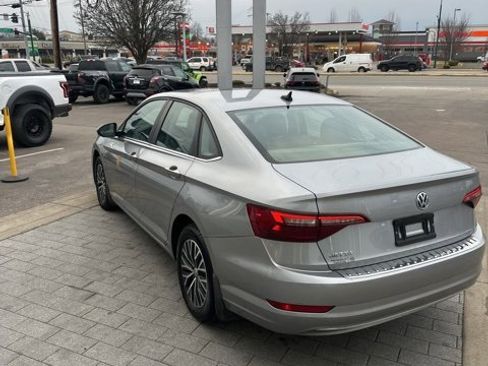 Used 2021 Volkswagen Jetta SE w/ SE Cold Weather Package image 11