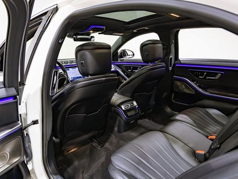 Used 2022 Mercedes-Benz S 580 4MATIC Sedan w/ AMG Line Package image 37