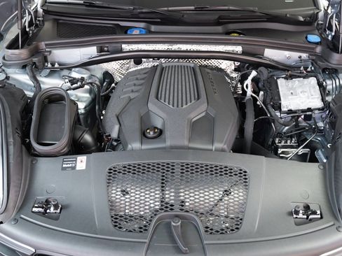 New 2026 Porsche Macan image 23