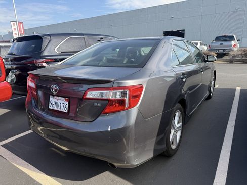 Used 2013 Toyota Camry SE image 2