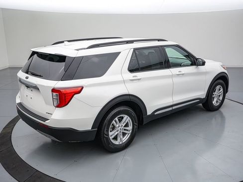 Certified 2022 Ford Explorer XLT w/ Equipment Group 202A AWD/4WD image 5