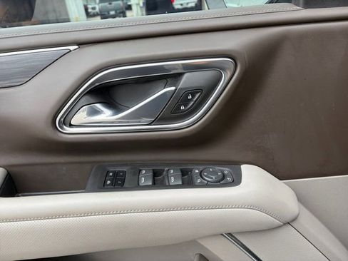 Used 2023 GMC Yukon SLT w/ SLT Luxury Package RWD image 4