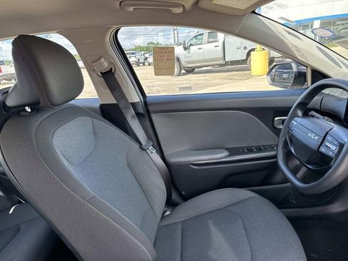 Used 2025 Kia K4 FWD image 24