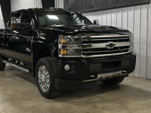 Used 2019 Chevrolet Silverado 2500 High Country w/ Duramax Plus Package AWD/4WD image 30