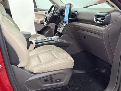 Used 2020 Ford Explorer Platinum w/ Premium Technology Package image 19