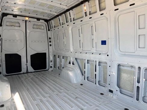 Used 2025 Mercedes-Benz Sprinter 2500 image 8