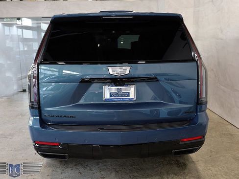 Used 2025 Cadillac Escalade Sport Platinum w/ LPO, ONYX Package image 8