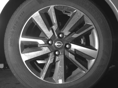Used 2025 Nissan Versa SV FWD image 13