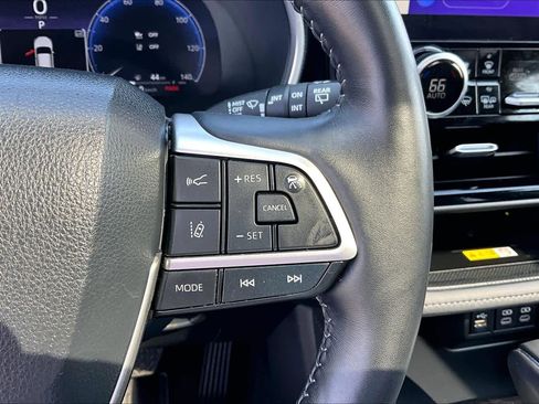 Used 2023 Toyota Highlander Limited image 24