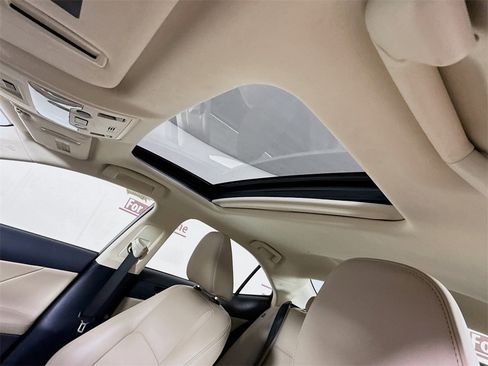 Used 2018 Lexus IS 300 AWD w/ Premium Package image 11