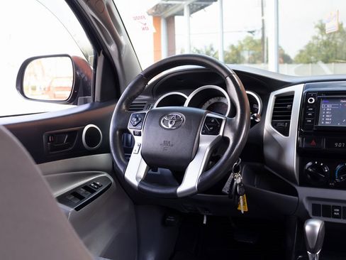 Used 2014 Toyota Tacoma PreRunner image 24